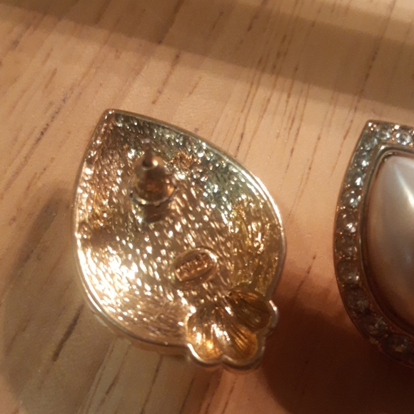 Earrings - Picture 3 of 4